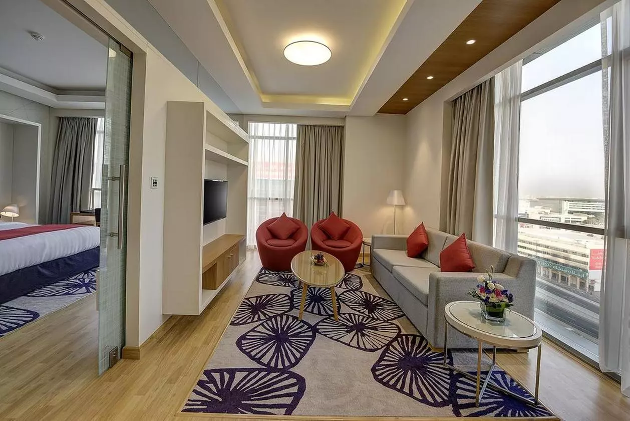 ROYALCONTINENTAL_SHABAVIZ (5).jpg